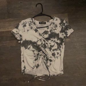 A tie dye top with a adjustable seam